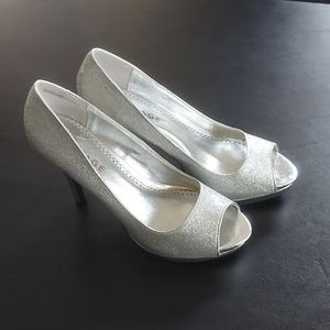 special occasion Silver sparkle heels 👠